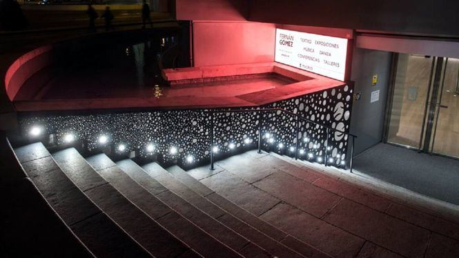 El teatro Fernán Gómez reabre sus puertas con teatro y una gran exposición