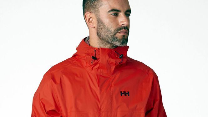 Loke Shell Hiking Jacket es la chaqueta de Helly Hansen más vendida en España