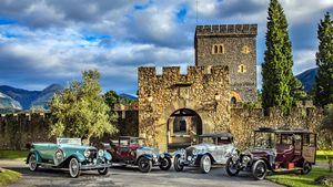 Torre Loizaga, la fortaleza que alberga la mayor colección de Rolls-Royce