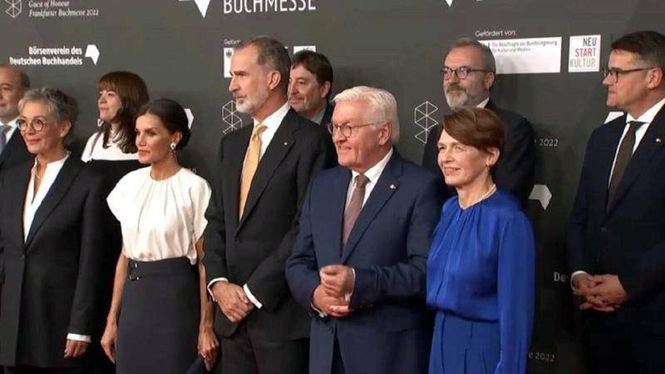 Los Reyes muestran su apoyo al hispanismo alemán en el Instituto Cervantes de Fráncfort