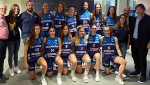 Azul Marino Viajes abre nueva agencia en Mallorca y presenta al equipo de baloncesto femenino