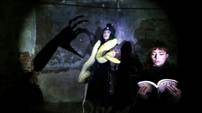 La Estación Fantasma de Chamberi ambientada en la novela de Drácula para Halloween