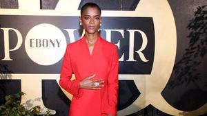 La actriz Letitia Wright viste de Ferragamo en la Gala Ebony 100 2022