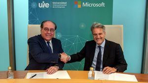 La Universidad Intercontinental de la Empresa y Microsoft firman un acuerdo