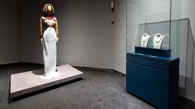 Lorenzo Caprile recrea la indumentaria de las antiguas egipcias en la exposición Hijas del Nilo