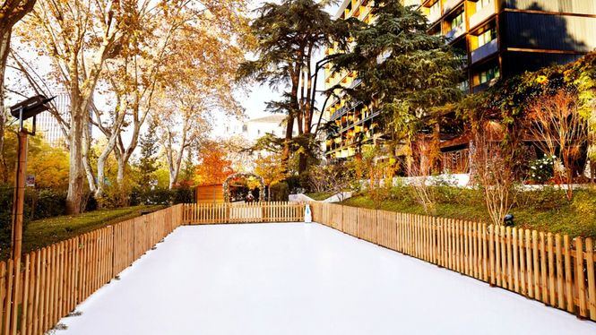 El Hotel Rosewood Villa Magna inaugura una pista de patinaje sobre hielo en sus jardines