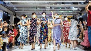 Puntada a puntada. La diseñadora de moda FuFu Jing transmite la técnica del qipao