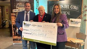 El Padre Ángel recibe un cheque solidario de RobynGoods