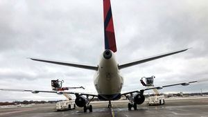 La aerolínea Delta explica el proceso para operar vuelos seguros en invierno