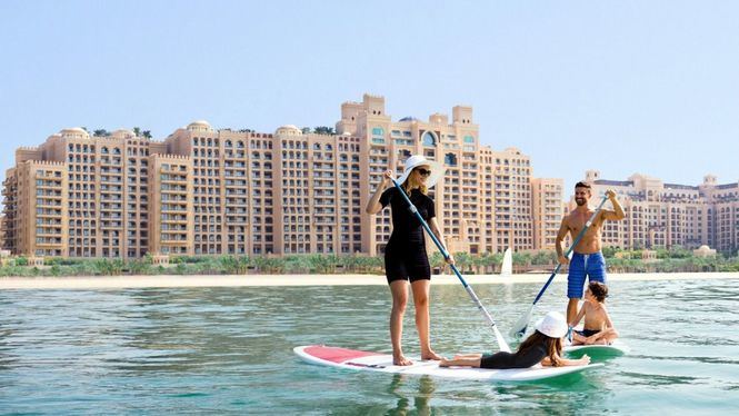 Disfrutar de una noche gratuita en el resort Fairmont The Palm volando con Emirates a Dubái