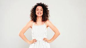 Rizos ochenteros y método curly las tendencias de melenas para esta primavera