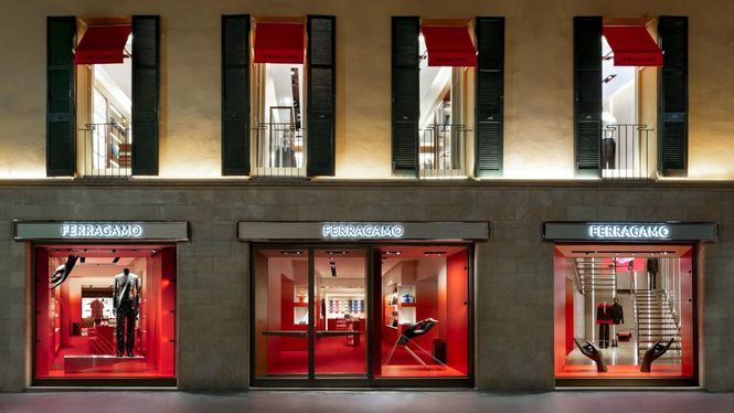 Las boutiques Ferragamo exhibirán escaparates especiales con motivo del Salone del Mobile de Milán