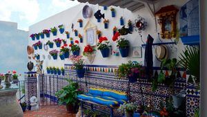 Disfrutar de las flores con los cinco sentidos en el Festival de los Balcones y los Rincones de Iznájar