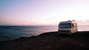 Playas de España en las que darse un baño de historia