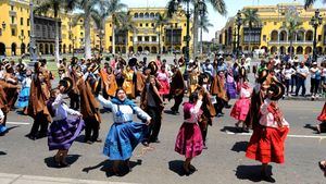 Celebrando las Fiestas Patrias de Perú