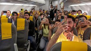 La familia Addams viaja a París en Vueling por Halloween