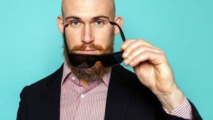 Movember, vuelve el mes del bigote solidario