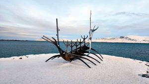 Islandia, un paraíso de cascadas, glaciares, aguas termales y playas volcánicas