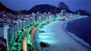Disfrutar de la vida nocturna en Copacabana