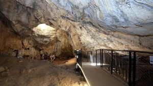 El yacimiento de la Cova de l’Or de Beniarrés retoma su programa de visitas guiadas