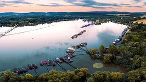 El pueblo flotante de Bokod, Hungría, entre los mejores destinos de Europa