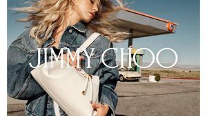 La actriz Sydney Sweeney protagoniza la campaña de verano de Jimmy Choo