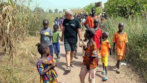 Vueling renueva su acuerdo con Acción Senegal e inician una nueva expedición solidaria