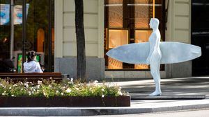 Exposición de la escultora madrileña Aurora Cañero a pie de calle en Ortega y Gasset