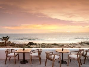 Lugares y alojamientos de ensueño junto al mar para desconectar este verano 