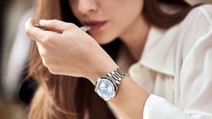 Conquest y Legend Diver: los relojes de Longines que llevan la elegancia hasta la orilla del mar