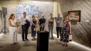 La exposición Multiculturalidad reúne a 70 artistas en la Universidad de Verano de Adeje