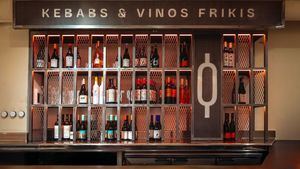 Brodis apuesta por maridar kebabs con vinos de autor en pleno Malasaña