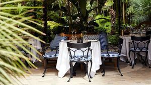 El jardín del Hotel Santo Mauro, oasis veraniego en Madrid