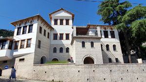 Misterios, música y memoria: Gjirokastër en cinco actos