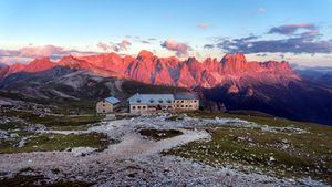 Dolomitas, la joya de los Alpes italianos que hipnotiza desde el primer instante