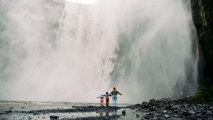 Turismo familiar por Islandia; seis experiencias únicas