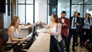 Colapso informático: Colas para hacer el check-in en hoteles