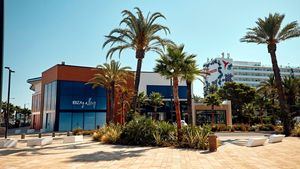 IBIZA Gallery, espacio dedicado al lujo, la moda, el arte y la gastronomía en la Playa d’en Bossa
