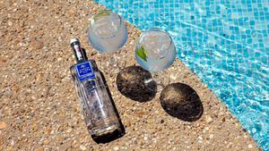 Celebra el Día del Gin Tonic con un ritual de jazz, cena y sofisticación