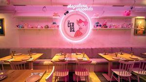 El restaurante La Cerda estrena carta y decoración sin perder su descaro