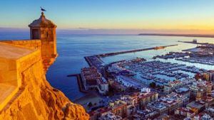 Vueling inaugura nueva ruta directa entre Alicante y Santander