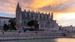 Vidrieras y forja artesanal: el alma de los edificios históricos de Palma