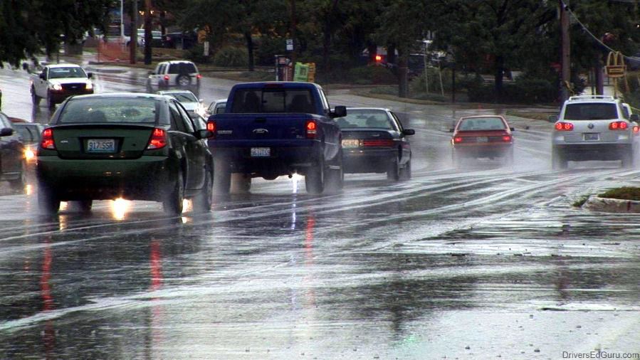 Falsos mitos y consejos para conducir con una climatología adversa
