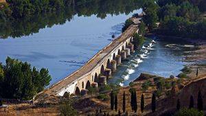 Rio Duero y Puente Romanico