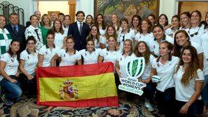 La selección española junto con representantes de Turismo de Irlanda, la Embajada de Irlanda y la Federación Española de Rugby