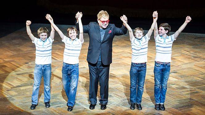 Elton John, compositor de la música de Billy Elliot, visita España esta semana