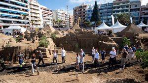 Las Palmas de Gran Canaria inaugura su Belén de Arena en la playa de Las Canteras