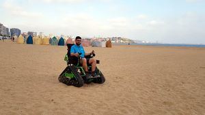 Servicio de alquiler de las sillas de ruedas todoterreno en Gijón