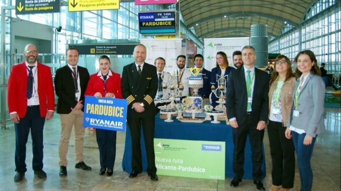 Ryanair inaugura su nueva ruta entre Alicante y Pardubice