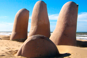 Punta del Este, monumento mano